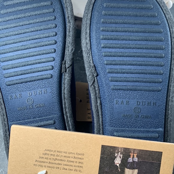 Sealed - NWT Rae Dunn blue HAPPY slippers with soft cushion inside - Picture 7 of 7
